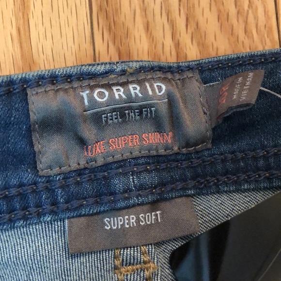 TORRID size 10R mid rise luxe super skinny - Picture 5 of 16